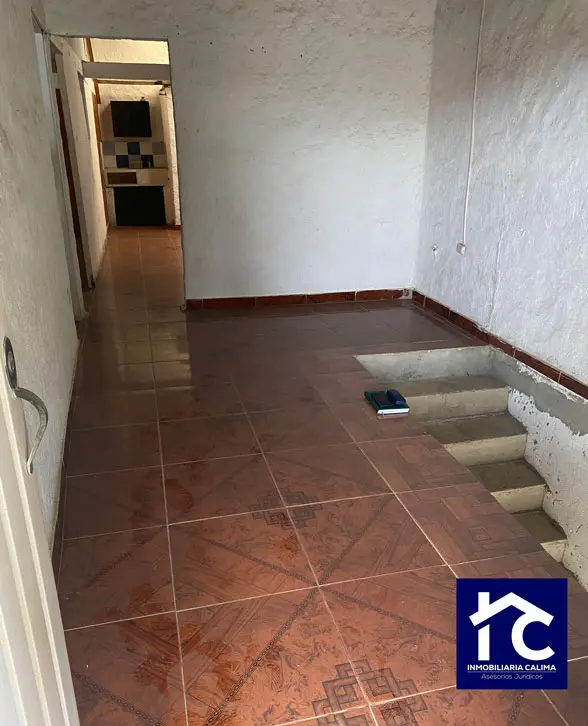 Casa de 2 pisos con entradas independientes